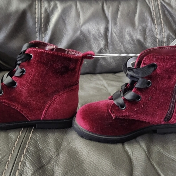 Dark Red Toddler Boots - size 10 Cat & Jack - Picture 4 of 6